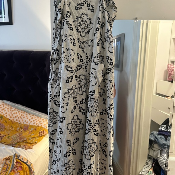 Patterned Black and White Jumpsuit - Picture 5 of 9